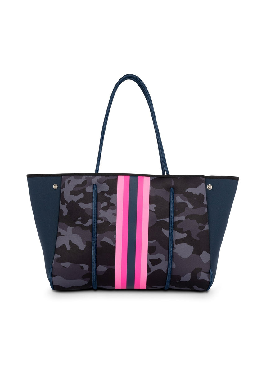 Camo bag with online pink stripe