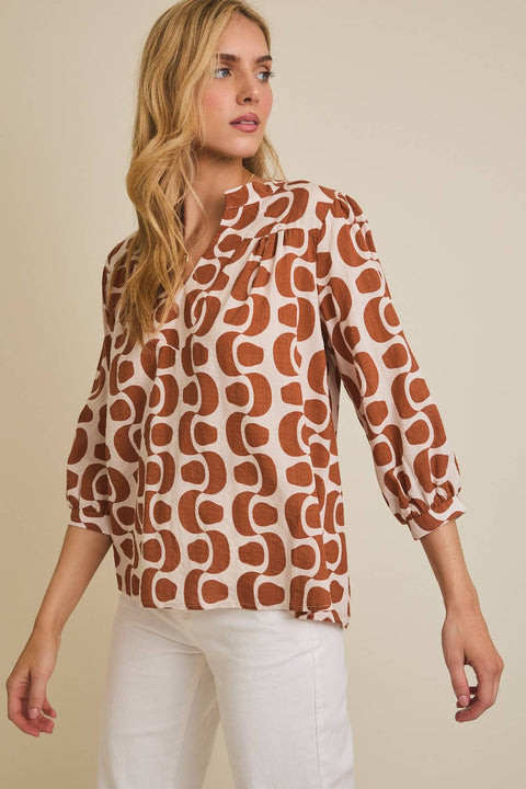 GILLI-NOTCH NECK 3/4 SLEEVE ABSTRACT TOP: CREAM-TAN ABSTRACT / M-Pink Dot Styles