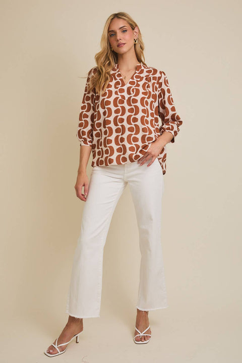 GILLI-NOTCH NECK 3/4 SLEEVE ABSTRACT TOP: CREAM-TAN ABSTRACT / M-Pink Dot Styles