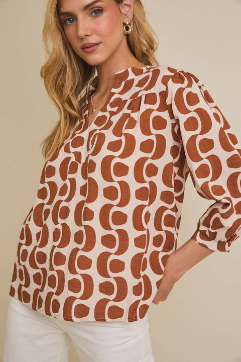 GILLI-NOTCH NECK 3/4 SLEEVE ABSTRACT TOP: CREAM-TAN ABSTRACT / M-Pink Dot Styles