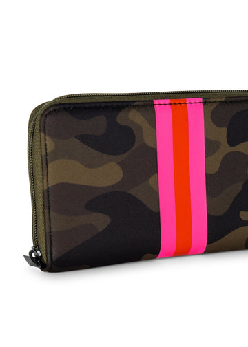 Haute Shore  Full Size Camo Neoprene Wallet w/Pink Stripe - Showoff